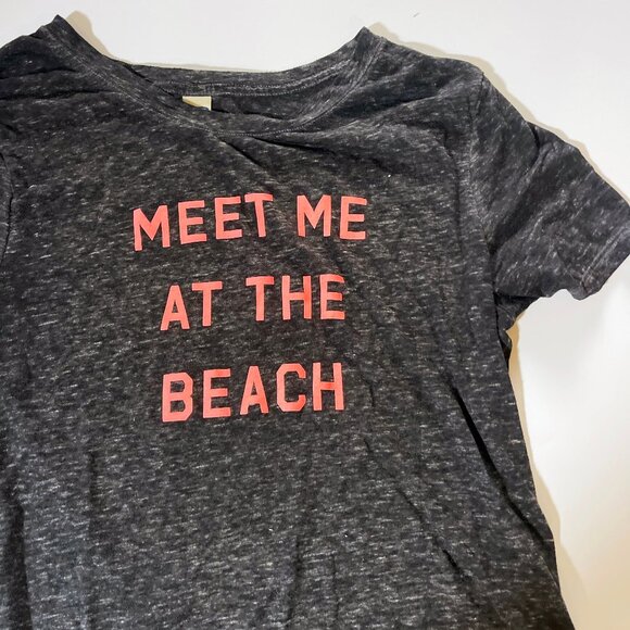 Old Navy Women's Tshirt "Meet Me  At The Beach" size XS black pre owned - Picture 2 of 5